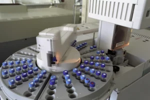 Vinculando los datos de desarrollo con estrategias de control robustas.